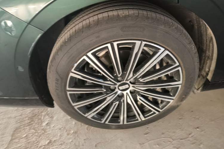 Used Geely Galaxy 8 2025 130km EM-P Starship Edition
