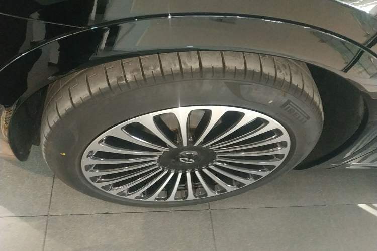 Used Hima AITO M9 2025 Extended-Range Ultra Version 52 kWh 5-Seater Edition Left Front Wheel Hub