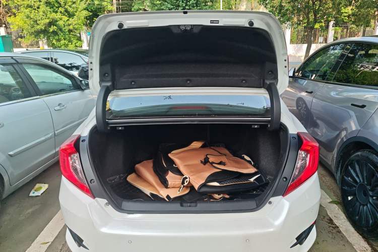 Used Honda Civic 2016 220TURBO CVT Luxury Edition Trunk