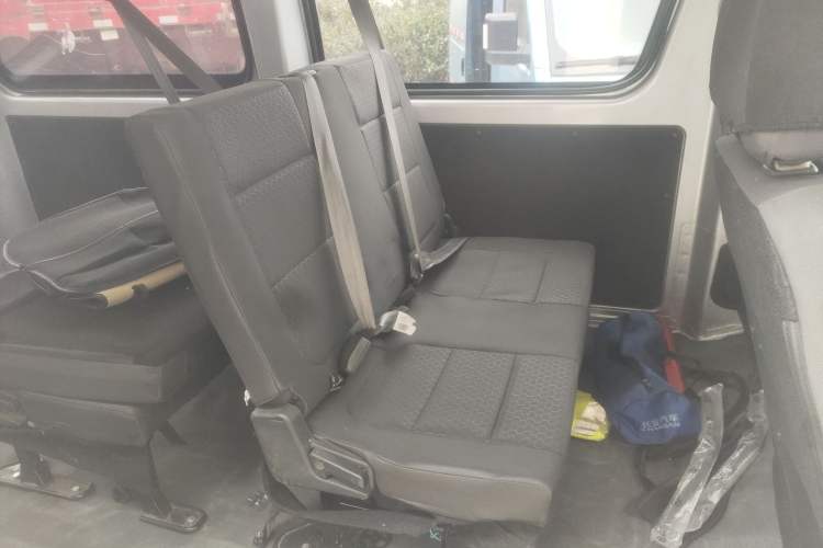 Used Chana Ruixing EM80 2025 Passenger Version Comfort Edition 6-Seater 300 km Dual-Swing Doors
