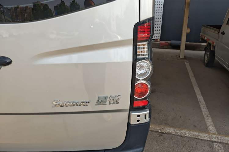 Used JAC Group Sunray 2022 2.0T Fuel-Efficient King PLUS Express Version Middle-Axis 7-Seater HFC4DB3-2E4
