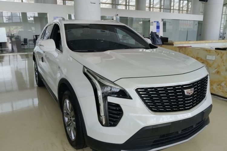 Used Cadillac XT4 2021 28T Two-Wheel Drive Leading Version Front Right 45 Deg