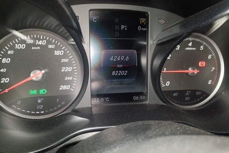 Used Mercedes-Benz GLC 2018 Facelifted GLC 260 4MATIC Dynamic Edition Odometer Close Up