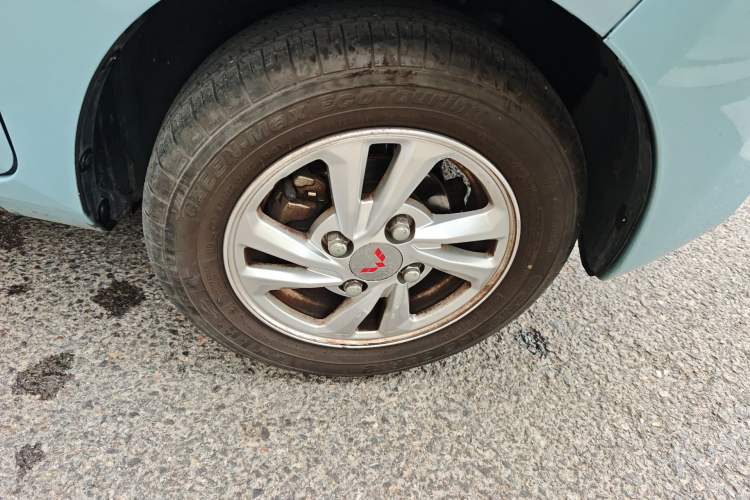 Used Wuling Hongguang MINIEV 2020 Freedom Version Lithium Iron Phosphate Right Front Wheel Hub