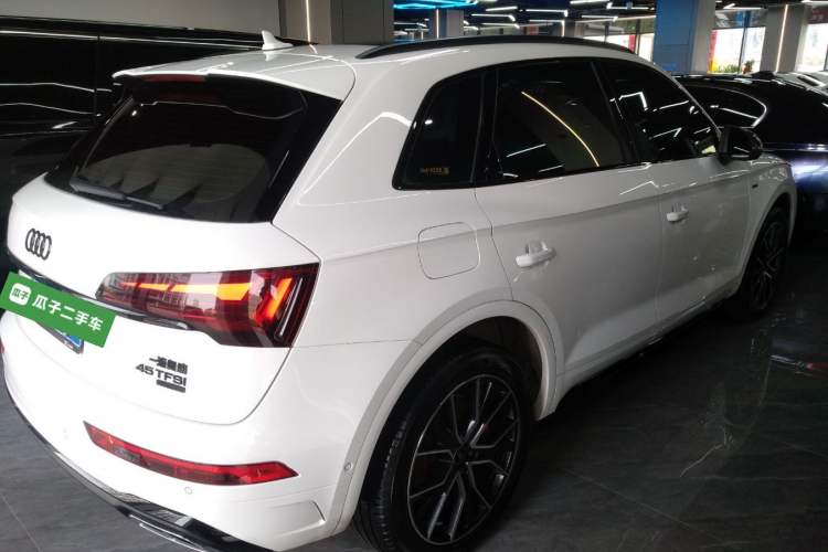 Used Audi Q5L 2024 45 TFSI Luxury Dynamic Model Rear Right 45 Deg