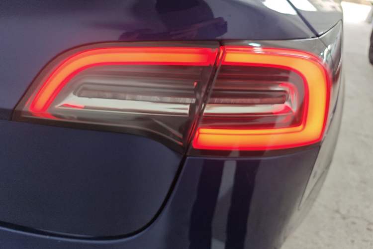 Used Tesla Model 3 2019 Long-Range Rear-Wheel-Drive Version