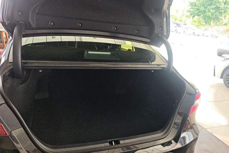 Used Toyota Camry 2021 2.0G Luxury Edition Trunk
