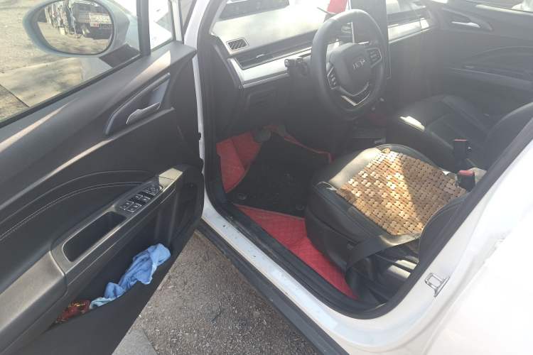 Used NETA V 2021 Long-Range Entertainment Edition Driver Seat