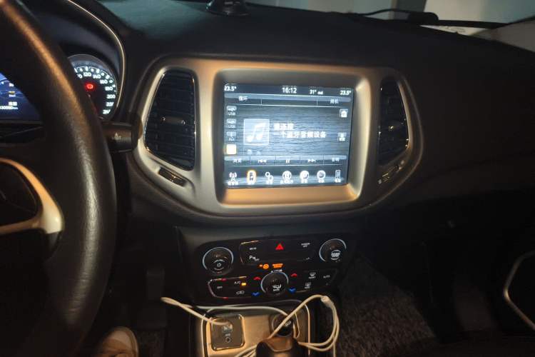 Used Jeep Compass 2017 200T Automatic Family Edition Audio And AC Panel