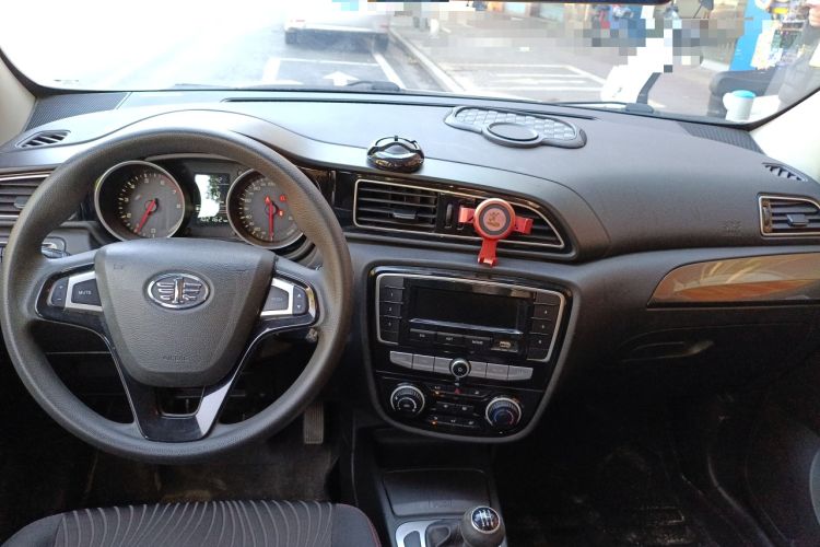 Used FAW Junpai D60 2017 1.5L Manual Standard Edition Center Console
