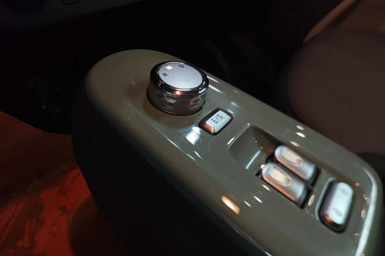 Used CHANGAN NEVO Lumin 2022 210km Sweet Edition Gear Lever