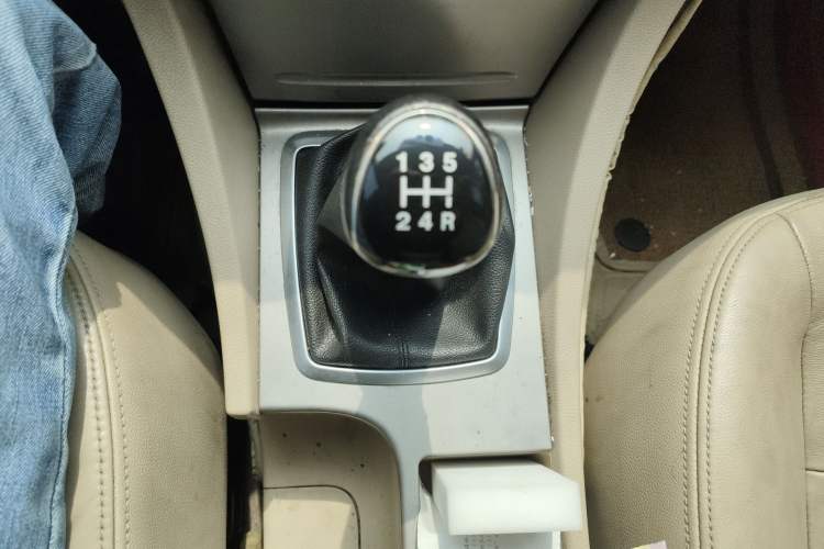 Used Ford Focus 2013 Hatchback Classic 1.8L Manual Fashion Edition Gear Lever