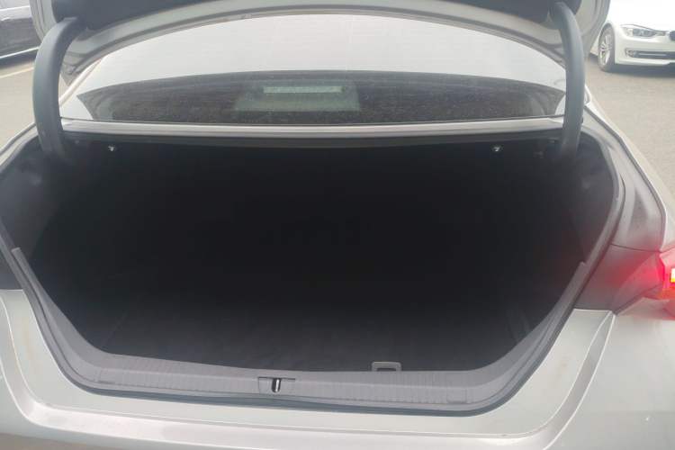 Used Toyota Avalon 2019 Dual-Engine 2.5L Luxury Edition China VI Standard Trunk