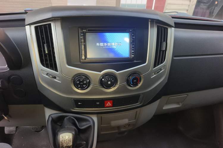 Used Dongfeng Yufeng 2016 2.5T Lingyun Van Short Wheelbase Mid-Roof China V Standard ZD25 Audio And AC Panel