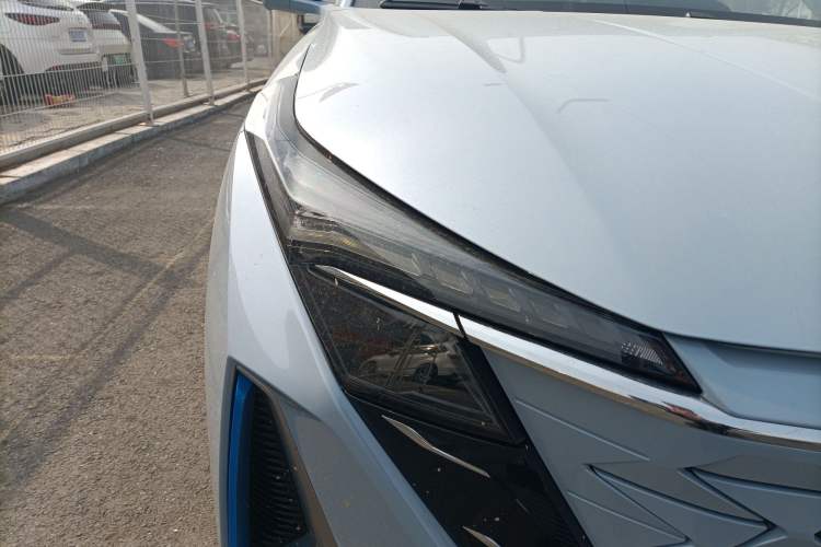 Used CHANGAN OSHAN Z6 New Energy 2022 Blue Whale iDD 150KM Flagship PLUS Smart Parking Edition Right Front Headlight