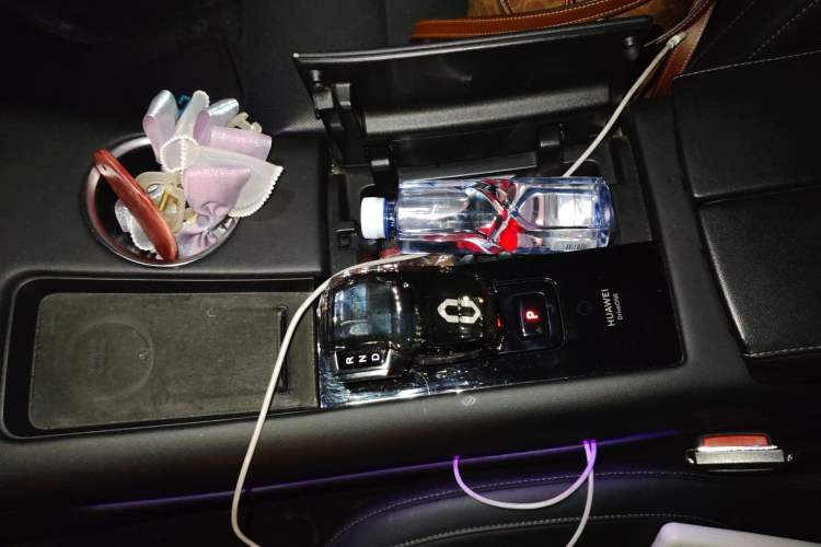 Used Hima AITO M5 2022 Range-Extended Rear-Drive Standard Version Gear Lever