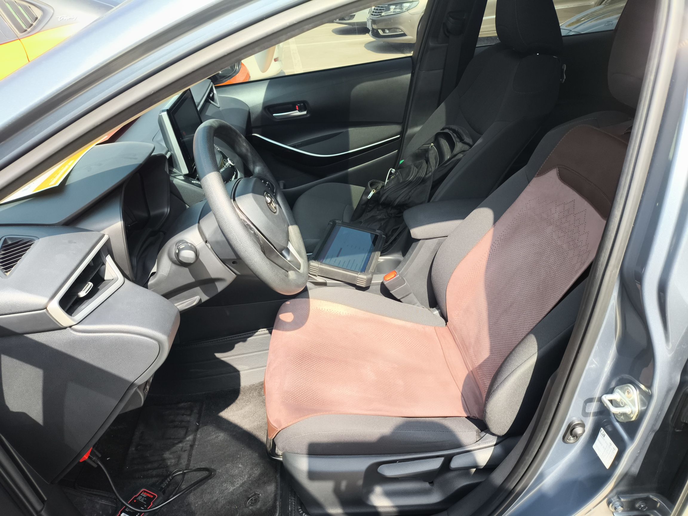 Переднее сиденье в автомобиле