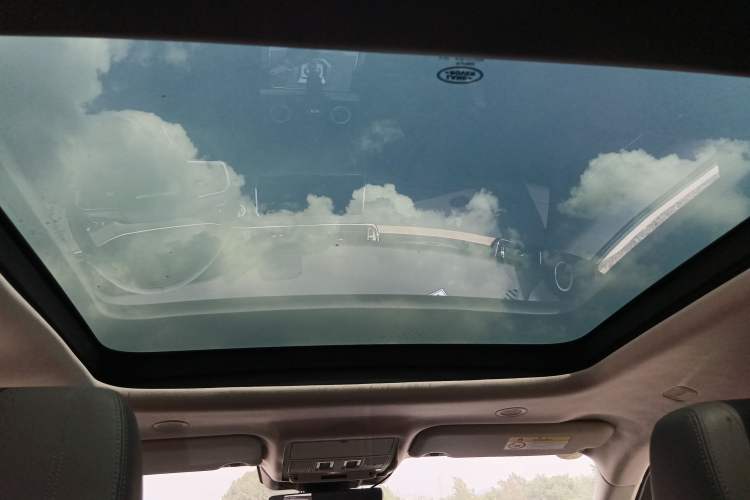 Used Land Rover Range Evoque 2022 Aurora L 249 PS R-Dynamic Luxury Edition Headliner