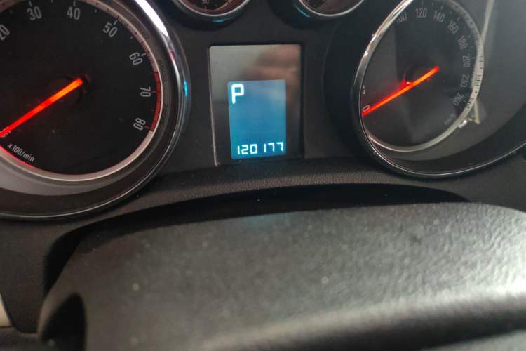 Used Buick Encore 2015 1.4T Automatic Two-Wheel Drive Urban Elite Version
