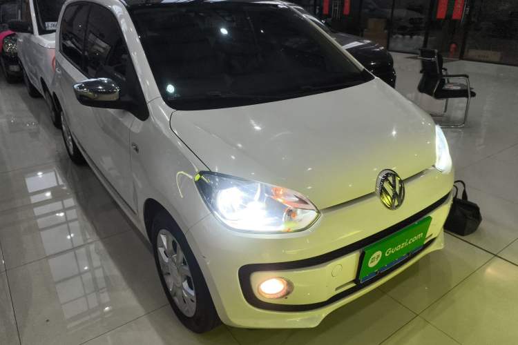 Used Volkswagen up! 2015 1.0L go high!
