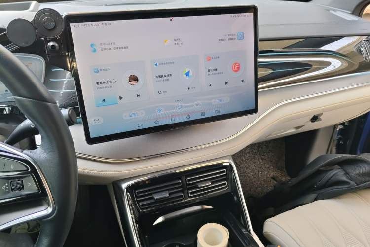 Used BYD Tang New Energy 2022 EV 635 km All-Wheel-Drive Flagship Model Audio And AC Panel