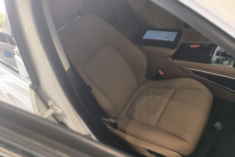 Used Jaguar F-PACE 2023 P250 HSE Right Front Seat