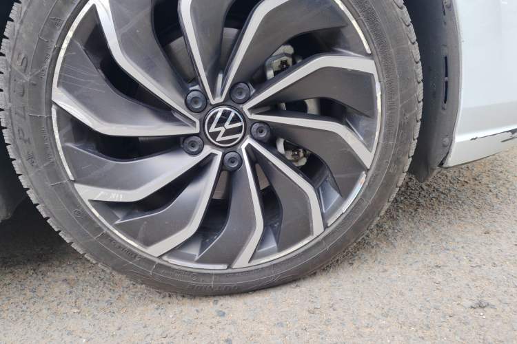 Used Volkswagen Golf 2021 280TSI DSG Pro Right Front Wheel Hub