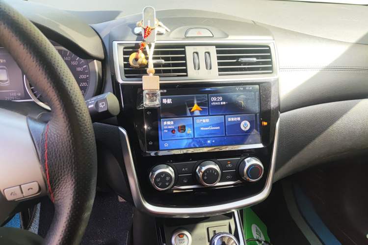 Used Nissan Tiida 2019 1.6L CVT Smart Drive Version China VI Standard Audio And AC Panel