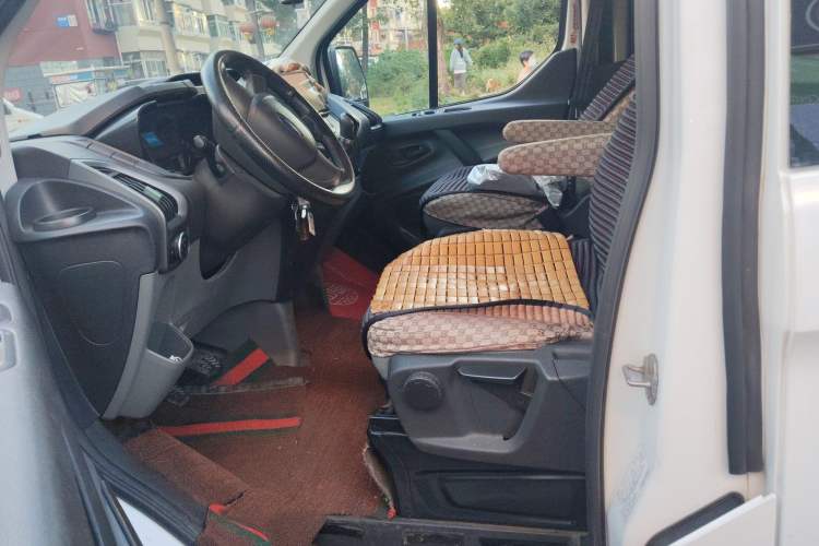 Used Ford Transit 2017 2.0T Gasoline Multi-Purpose Commercial Vehicle Short Wheelbase Low Roof China V Standard
