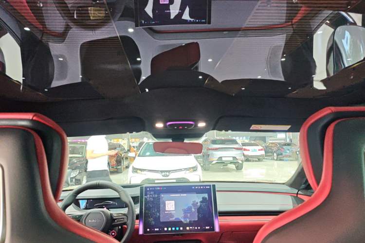 Used Xiaomi Auto SU7 2024 Four-Wheel Drive Ultra-Long Range Advanced Intelligent Driving Max Edition
