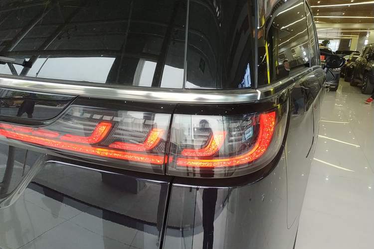 Used VOYAH Dream 2022 Low-Carbon Edition Dream+ Smart Enjoyment Package Right Rear Taillight