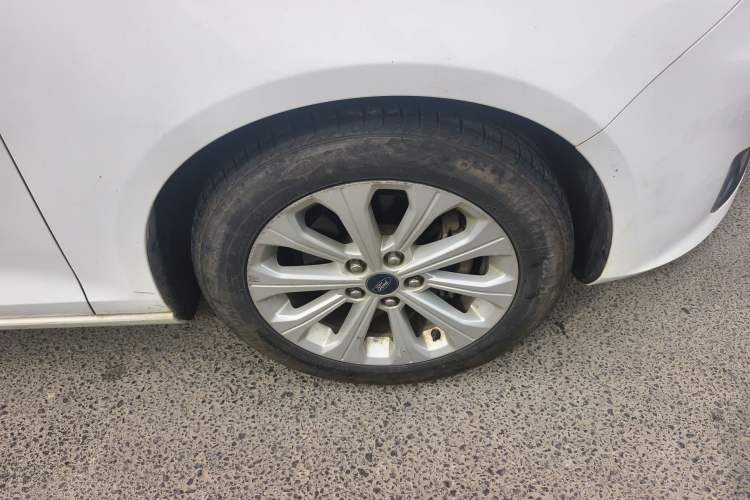 Used Ford Escort 2015 1.5L Automatic Fashion Model Right Front Wheel Hub