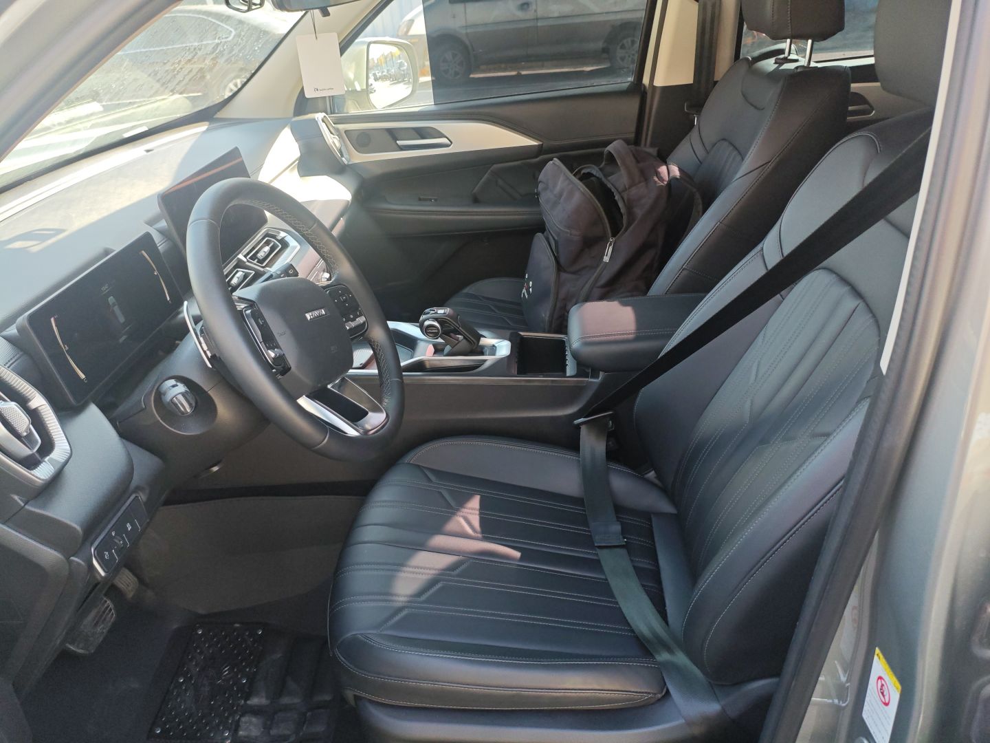 Переднее сиденье в автомобиле