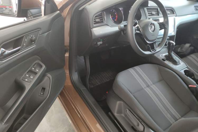 Used Volkswagen Lamando 2017 230TSI DSG Fashion Edition