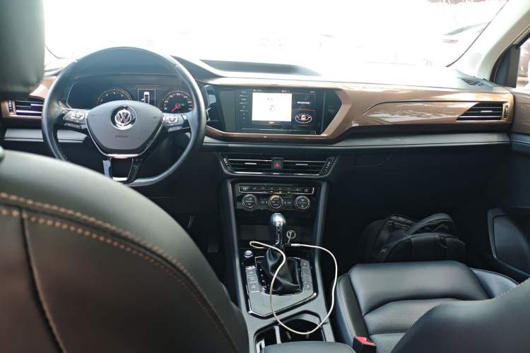 Used Volkswagen Tharu 2020 280TSI Two-Wheel Drive Luxury Plus Version China VI Standard Center Console