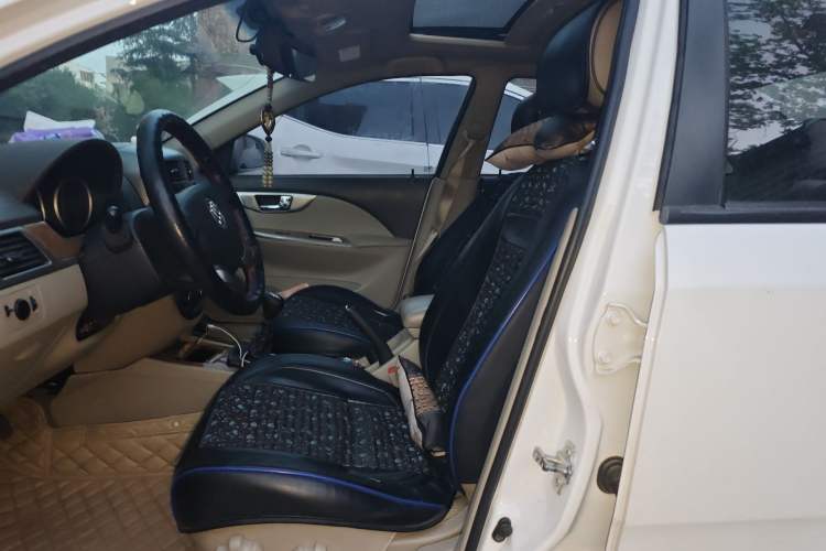 Used Buick Excelle 2015 1.5L Manual Classic Trim
