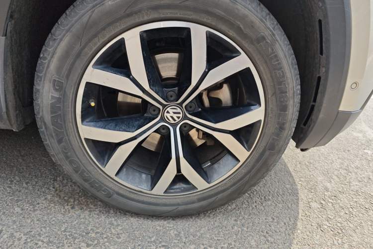 Used Volkswagen Teramont 2017 380TSI Four-Wheel Drive Luxury Edition Right Front Wheel Hub