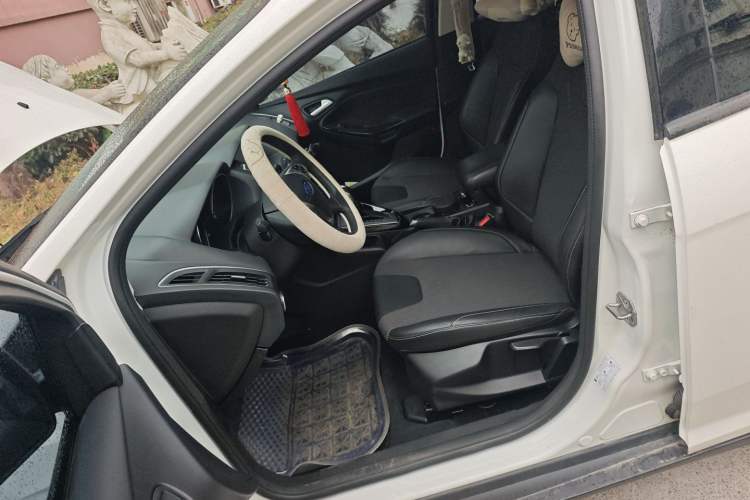 Used Ford Focus 2012 Sedan 1.6L Automatic Fashion Edition
