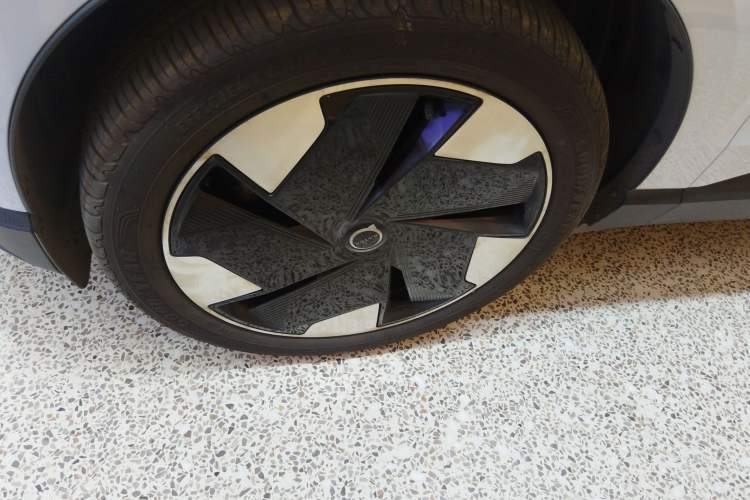 Used Volvo EX30 2025 Rear-Drive Long-Range Plus Model