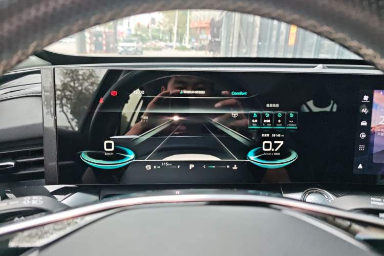 Used Roewe RX5 MAX 2022 1.5T Automatic Zhiwei Prestige Edition
