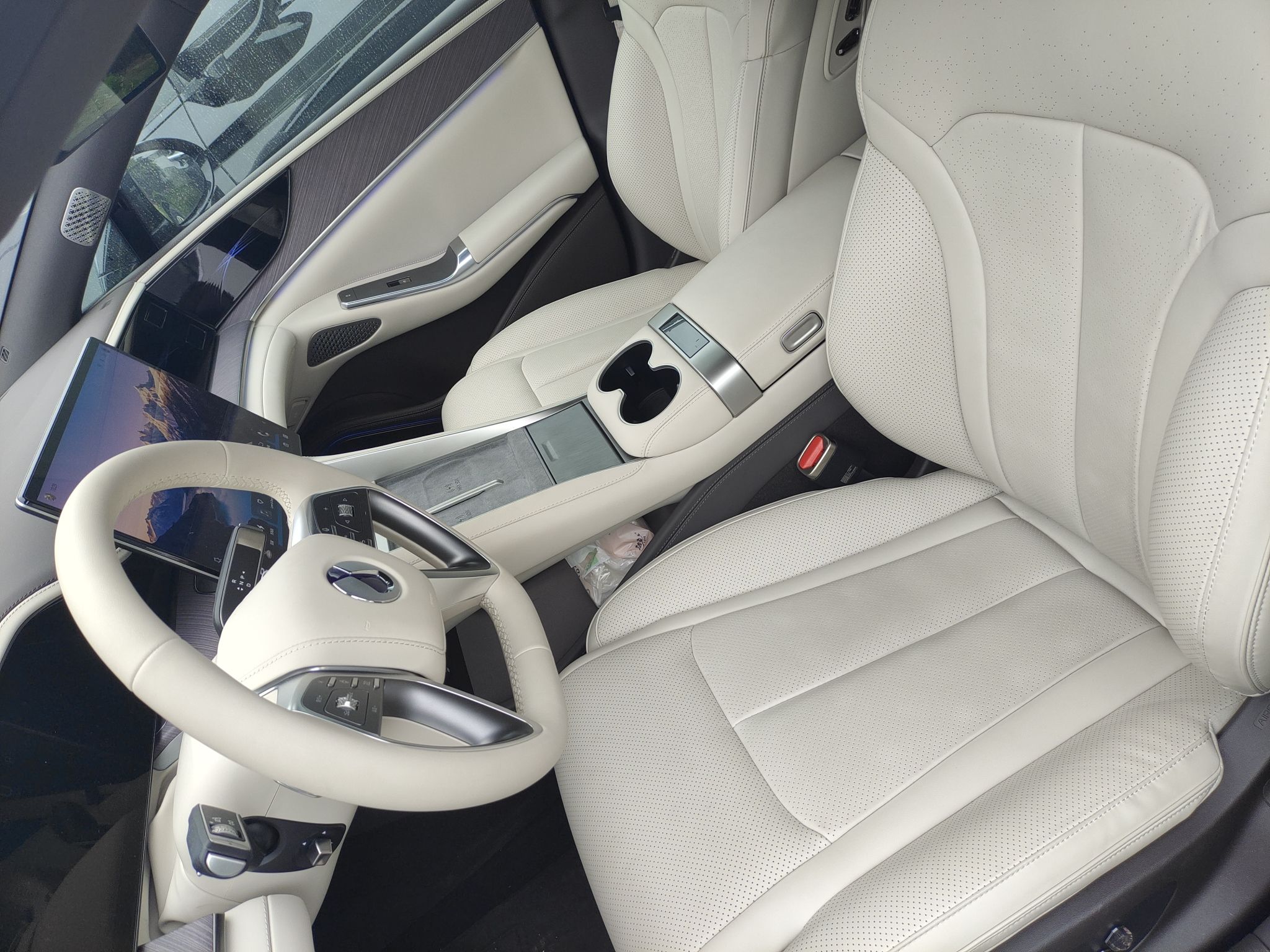 Переднее сиденье в автомобиле