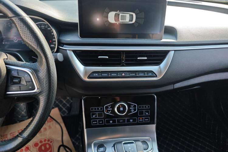 Used Hongqi H5 2020 1.8T Automatic Smart Connect Flagship Edition Audio And AC Panel