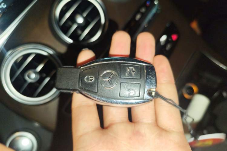 Used Mercedes-Benz GLC 2016 GLC 300 4MATIC Dynamic Model Vehicle Key