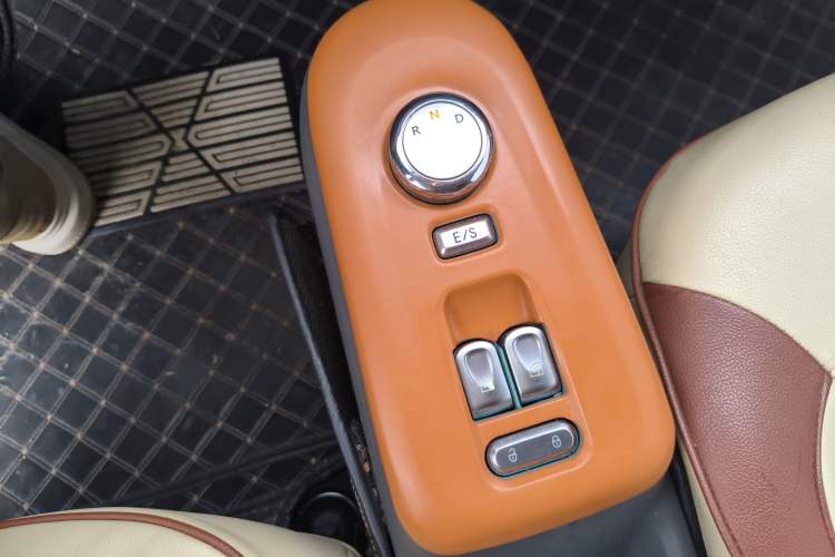 Used CHANGAN NEVO Lumin 2022 210km Sweet Edition Gear Lever