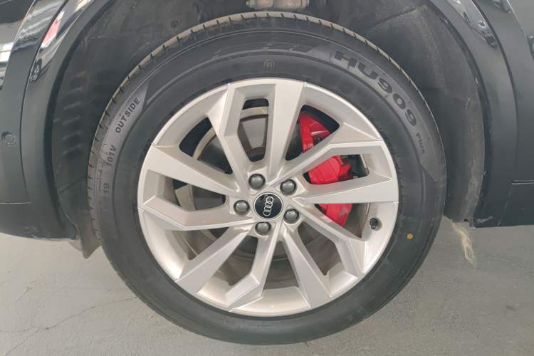 Used Audi Q5L 2022 Updated 40T Luxury Dynamic Edition Left Front Wheel Hub