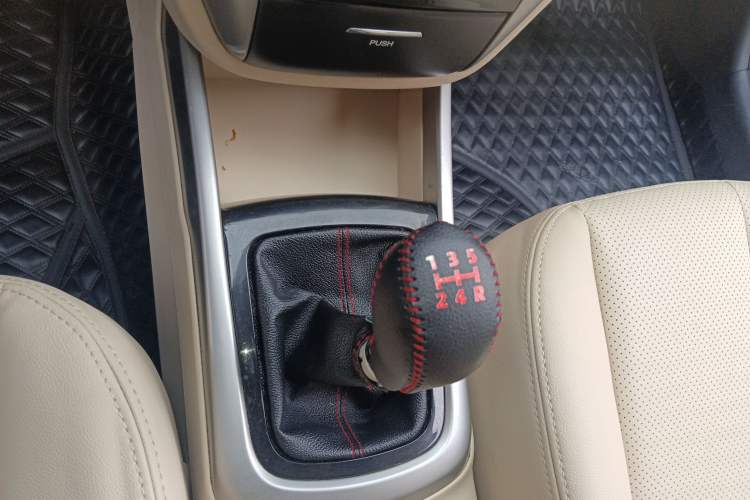 Used CHANGAN Eado 2015 1.6L Manual Luxury Model China V Standard
