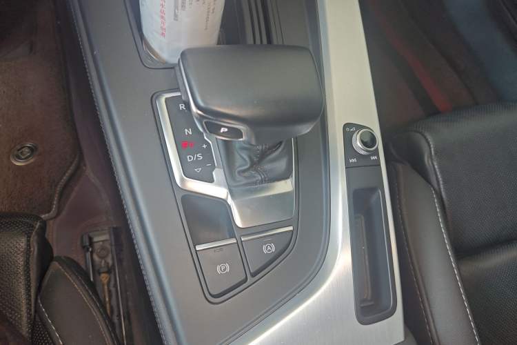 Used Audi A4L 2022 40 TFSI Luxury Dynamic Model Gear Lever