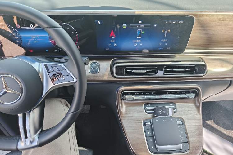 Used Mercedes-Benz V-Class 2024 V 300 Pilot Edition Audio And AC Panel