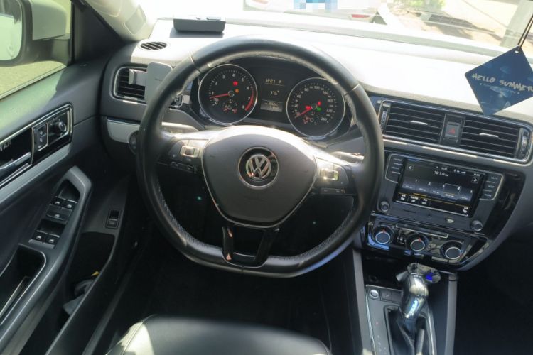 Used Volkswagen Sagitar 2017 230TSI Automatic Comfort Version Steering Wheel