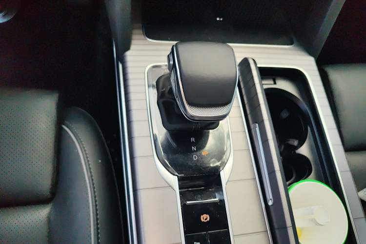 Used Hongqi HS7 PHEV 2024 2.0T PHEV Four-Wheel-Drive Flagship Edition 6 Seats